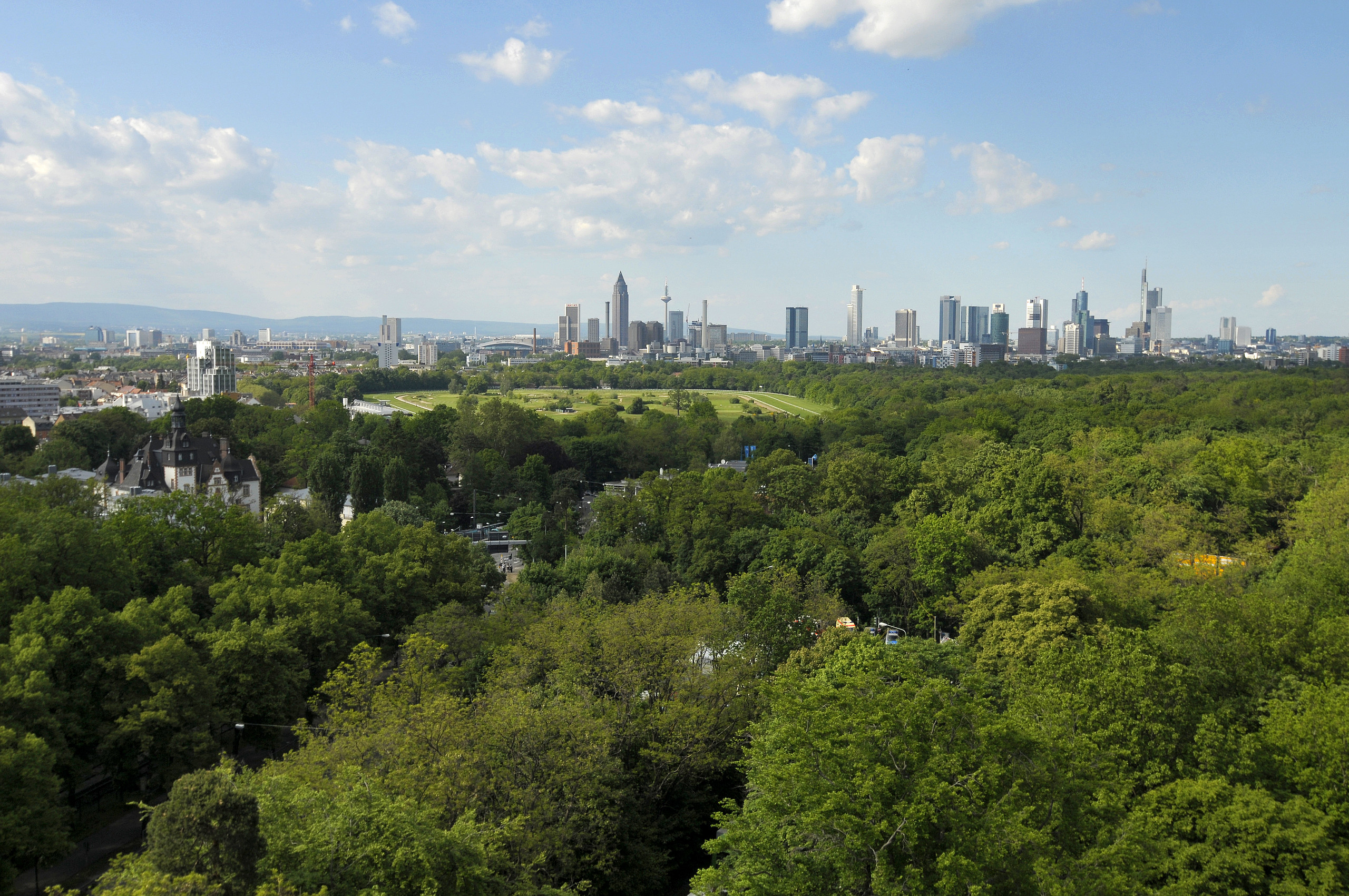 [Translate to English:] View from Frankfurt City Forest to the Frankfurt skyline